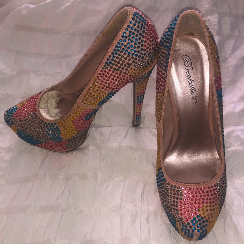 Breckelle’s Rhinestone platform pumps